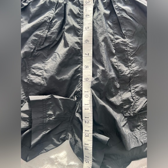 Fabletics Ultra High Waisted Piped Short in Black Size Small - Picture 7 of 8